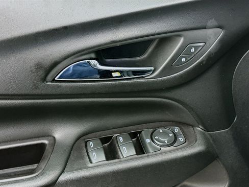 Used 2020 Chevrolet Equinox LT w/ Driver Convenience Package image 15