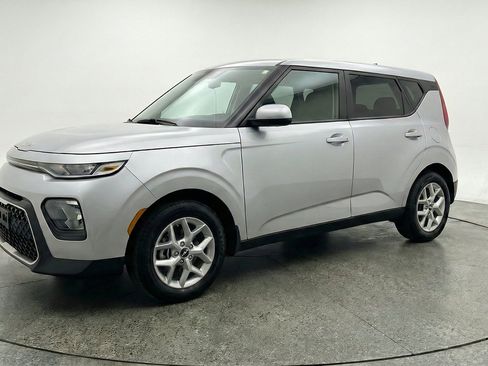 Used 2025 Kia Soul LX w/ LX Technology Package FWD image 3