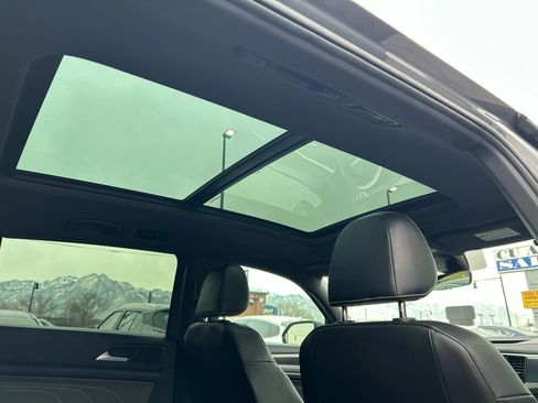 Used 2022 Volkswagen Atlas Cross Sport SEL R-Line image 34