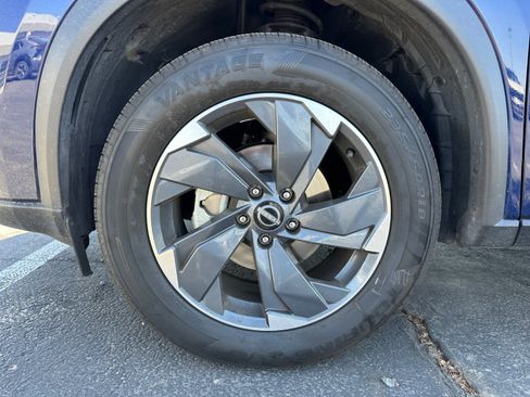 Used 2025 Nissan Rogue SV FWD image 11