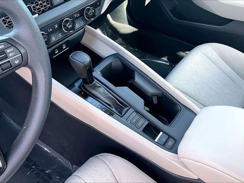 Used 2025 Honda Accord SE image 16