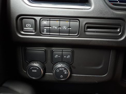 Used 2024 Chevrolet Tahoe Premier RWD image 19