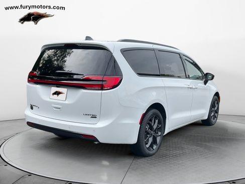 New 2026 Chrysler Pacifica Limited w/ S Appearance Package image 3