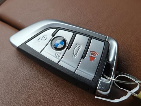 Used 2022 BMW X7 M50i image 47