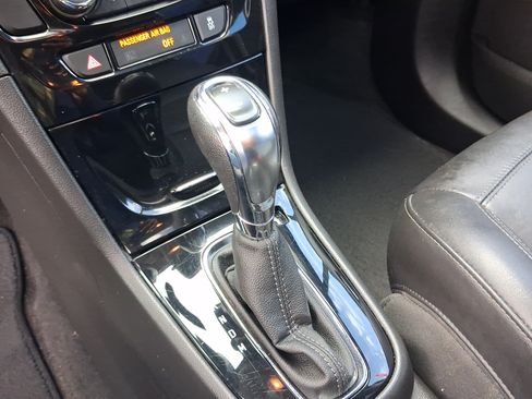 Used 2018 Buick Encore Essence AWD/4WD image 19