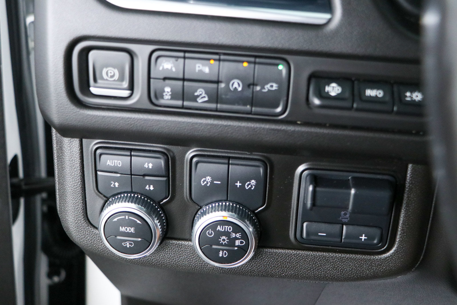 Used 2021 GMC Yukon XL AT4 w/ AT4 Premium Plus Package AWD/4WD image 24
