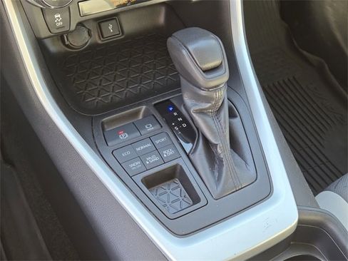 Used 2021 Toyota RAV4 XLE image 22
