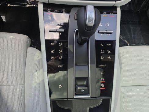 New 2026 Porsche Macan AWD/4WD image 25