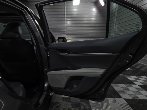 Used 2019 Toyota Camry XLE image 32