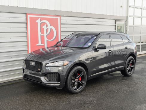Used 2017 Jaguar F-PACE S image 38