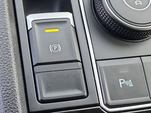 Used 2023 Volkswagen Atlas SE image 24