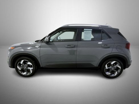 Used 2023 Hyundai Venue SEL image 3