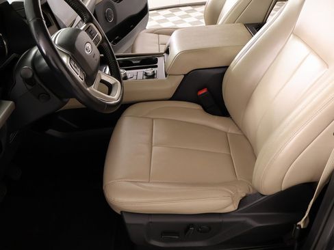 Used 2023 Ford Expedition Max XLT image 12