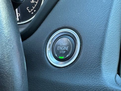 Used 2023 Cadillac XT4 Premium Luxury image 34