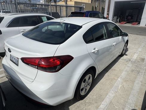 Used 2017 Kia Forte LX FWD image 4
