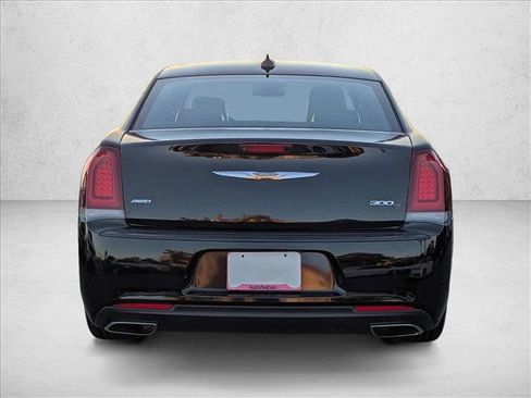 Used 2019 Chrysler 300 S image 7