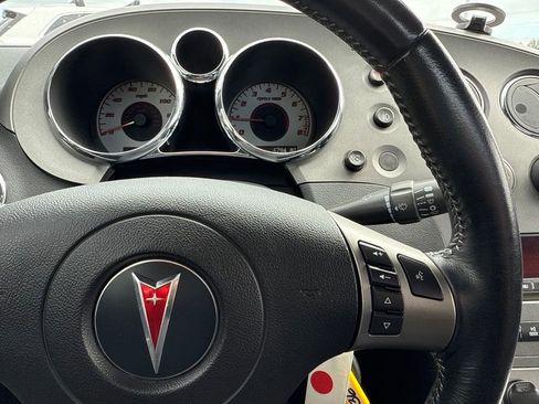 Used 2007 Pontiac Solstice Convertible w/ Premium Package RWD image 25