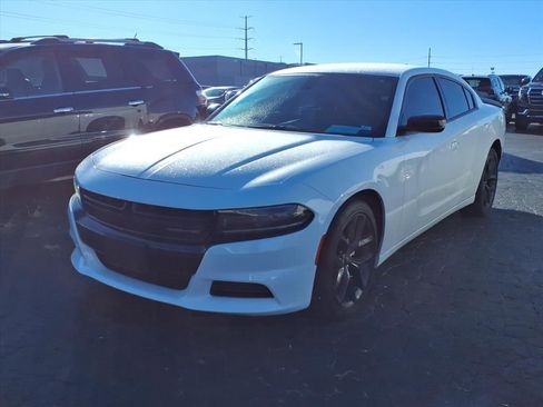 Used 2022 Dodge Charger SXT w/ Blacktop Package image 5