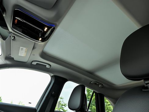 New 2025 Mercedes-Benz GLC 350e 4MATIC image 10