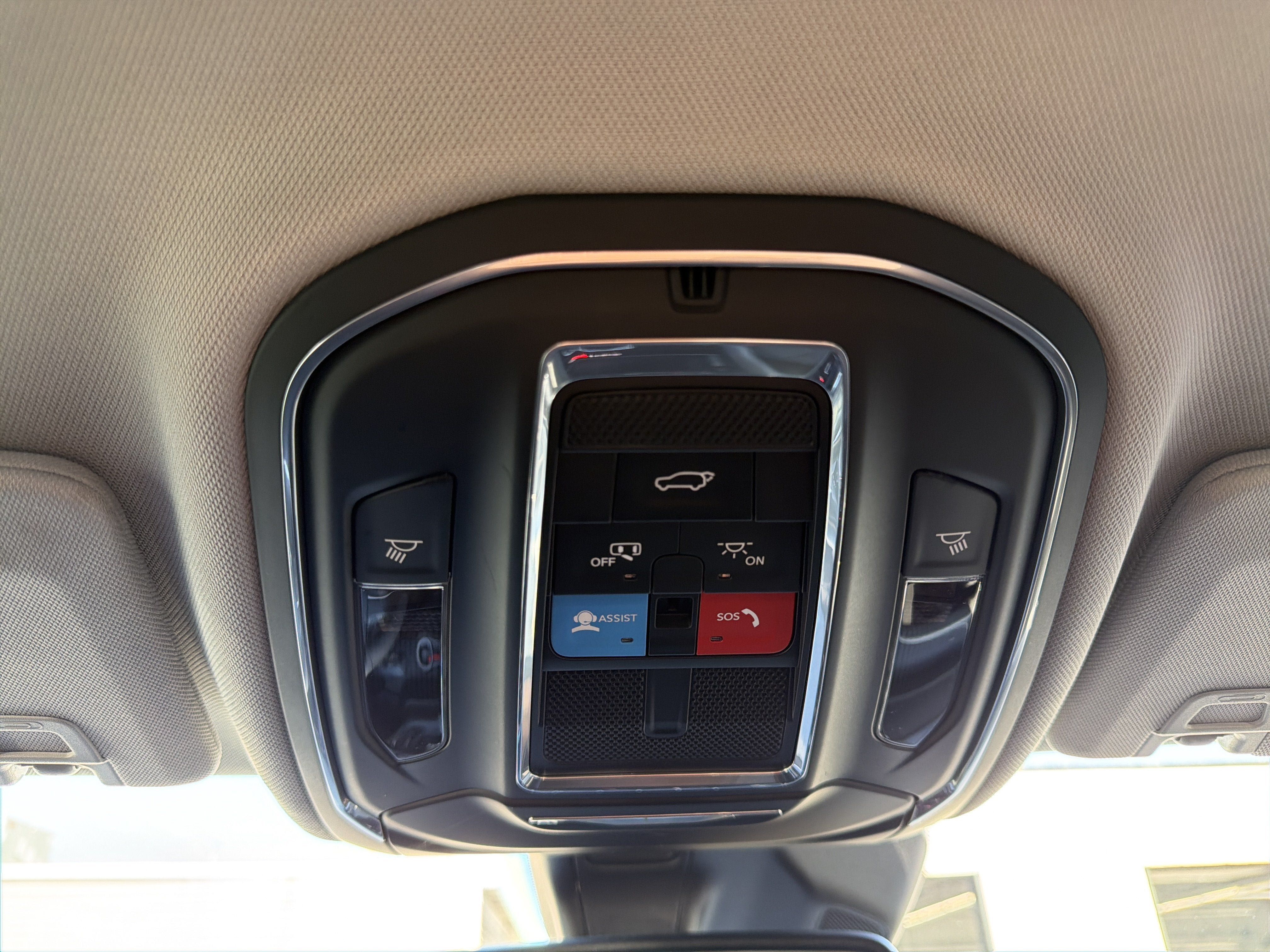 Used 2023 Jeep Grand Cherokee Laredo w/ Luxury Tech Group I AWD/4WD image 21
