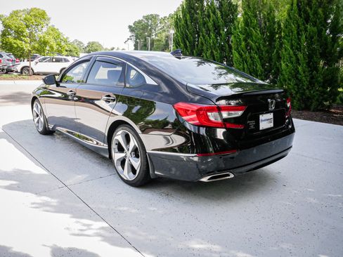 Used 2018 Honda Accord Touring image 7