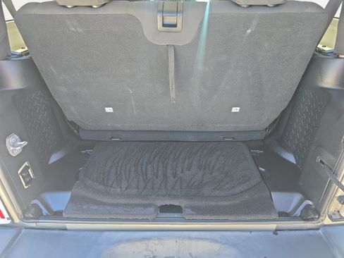 Used 2018 Jeep Wrangler Sport AWD/4WD image 12