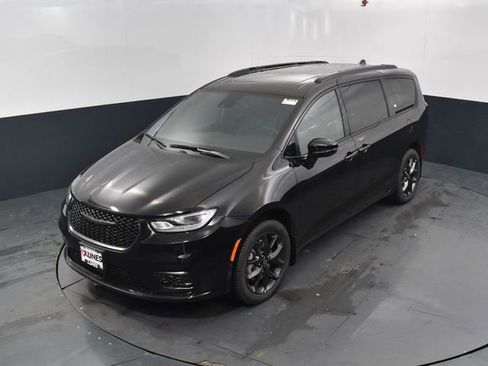 New 2026 Chrysler Pacifica Limited w/ S Appearance Package AWD/4WD image 37