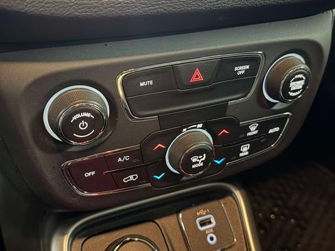 Used 2019 Jeep Compass Latitude w/ Popular Equipment Group AWD/4WD image 27