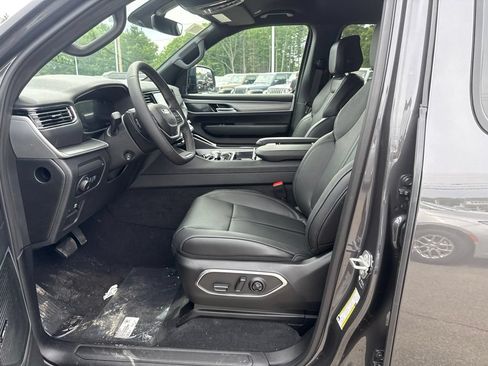 New 2026 Jeep Grand Wagoneer 4WD image 16
