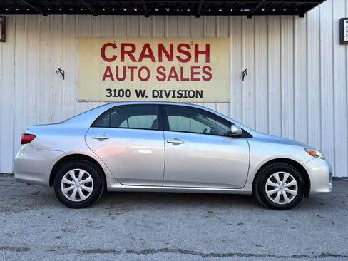 Used 2011 Toyota Corolla LE image 2
