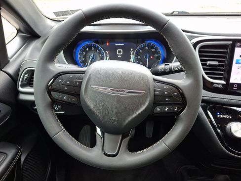 Used 2022 Chrysler Pacifica Touring-L w/ S Appearance Package FWD image 20