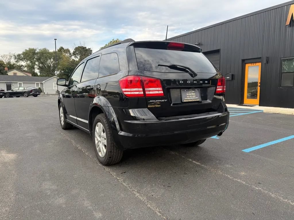 Used 2018 Dodge Journey SE w/ Connectivity Group FWD image 2