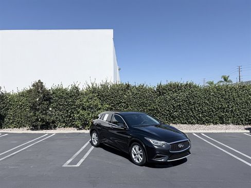 Used 2018 INFINITI QX30 FWD image 6