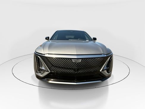 Used 2024 Cadillac Lyriq Luxury RWD image 3
