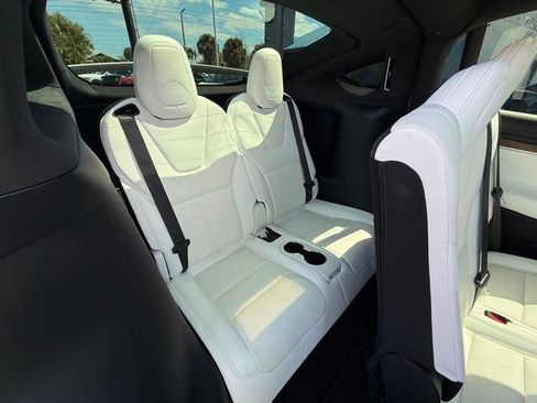 Used 2022 Tesla Model X image 30