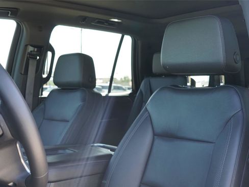 Used 2022 Chevrolet Tahoe Z71 w/ Off-Road Capability Package AWD/4WD image 11