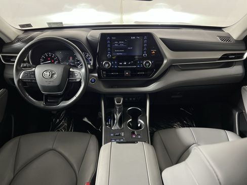 Used 2021 Toyota Highlander XLE AWD/4WD image 22