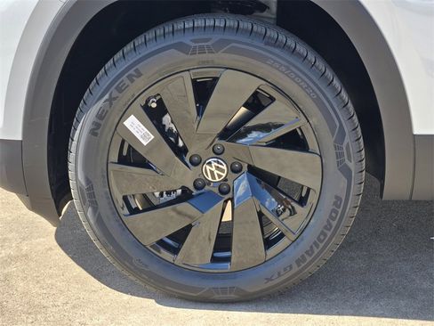 New 2026 Volkswagen Atlas SE image 10