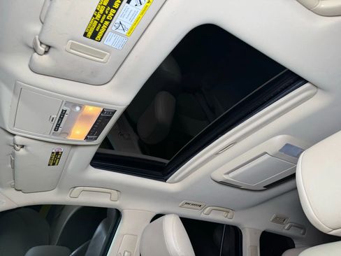 Used 2011 Lexus LX 570 4WD w/ Luxury Pkg image 39