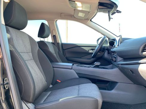 Used 2025 Nissan Rogue SV image 38