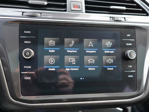 Used 2022 Volkswagen Tiguan SE R-Line image 46