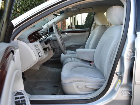 Used 2011 Buick Lucerne CX image 7