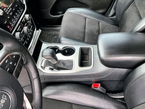 Used 2019 Jeep Grand Cherokee Altitude AWD/4WD image 13