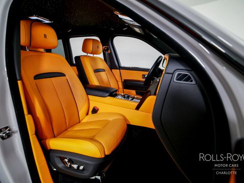 Certified 2024 Rolls-Royce Cullinan Black Badge image 36