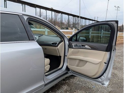 Used 2019 Lincoln MKZ Reserve image 11