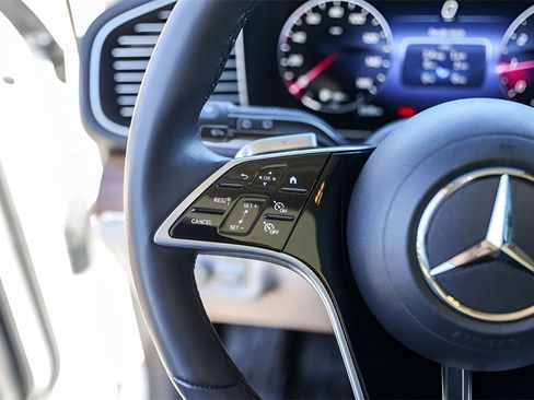 Used 2025 Mercedes-Benz GLE 350 4MATIC image 13