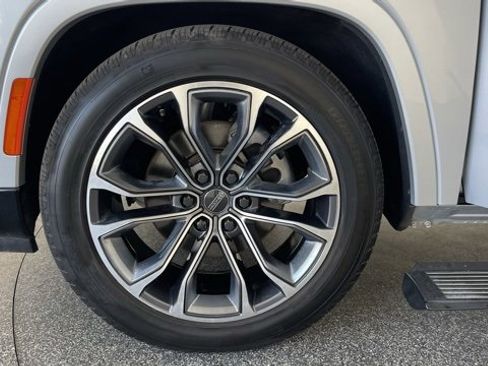 Used 2023 Jeep Grand Wagoneer Series III image 50