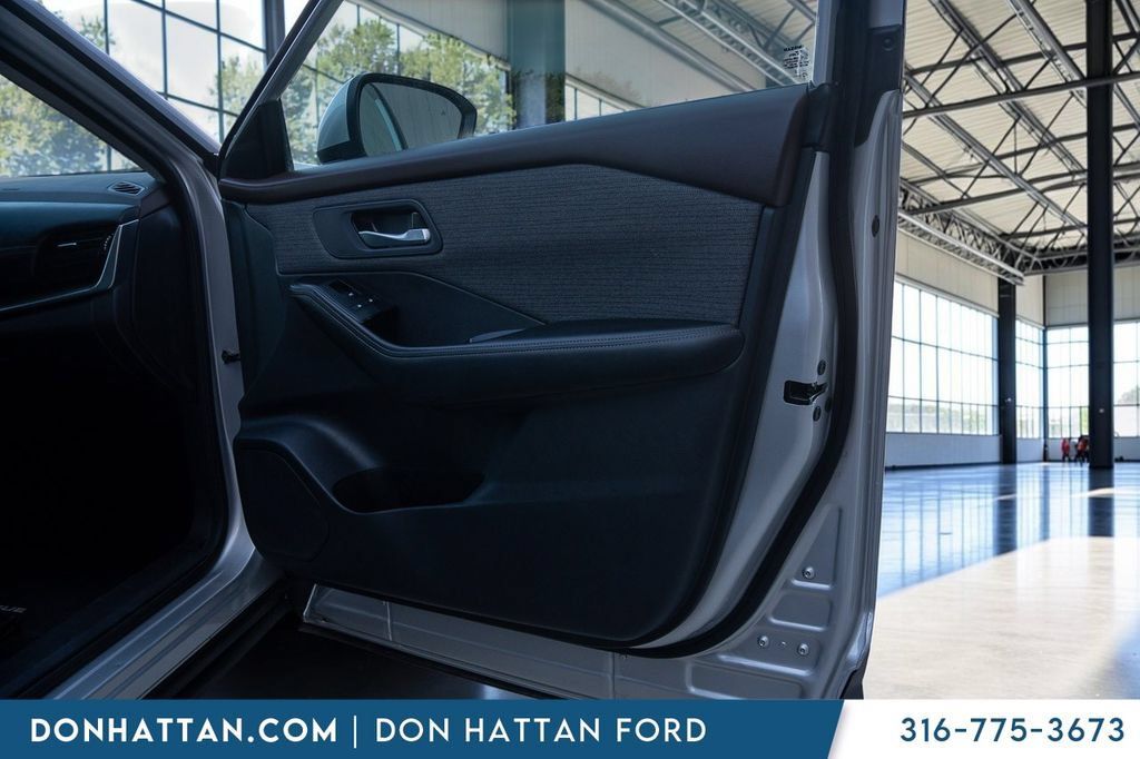 Used 2022 Nissan Rogue SV AWD/4WD image 25