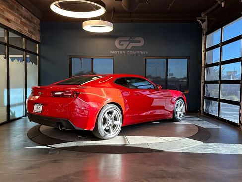 Used 2017 Chevrolet Camaro LT RWD image 3