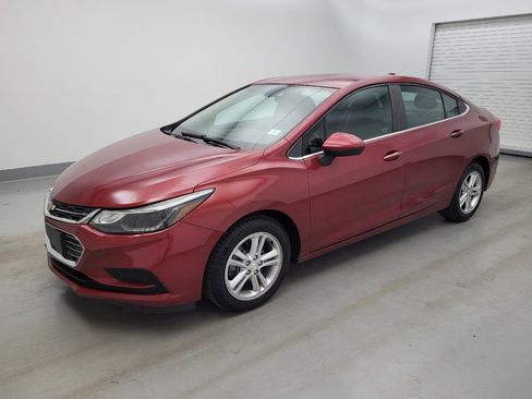Used 2017 Chevrolet Cruze LT w/ Convenience Package FWD image 2